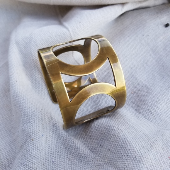 Modern circle sculpture cuff bracelet solid brass - Picture 3 of 5